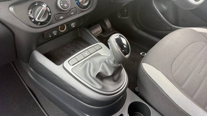Hyundai i10 1.0 [63] Advance 5dr Auto [Nav] Petrol Hatchback - Image 13